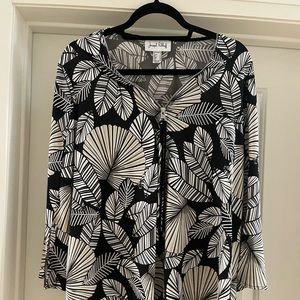 Beautiful Joseph Ribkoff float blouse with neutral colours and zipper. Size 14